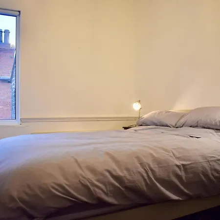 Beautiful 3 Bedroom Terraced House With Garden 더블린