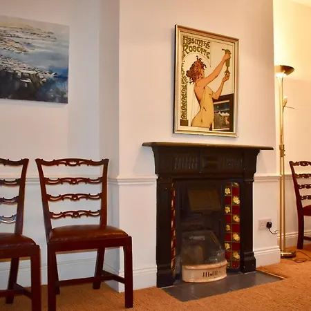 Beautiful 3 Bedroom Terraced House With Garden
