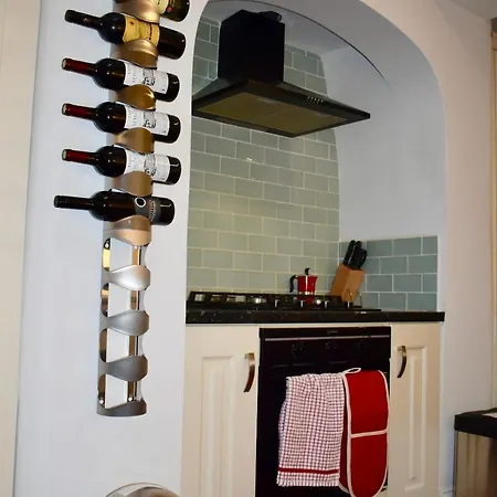 Beautiful 3 Bedroom Terraced House With Garden * 더블린