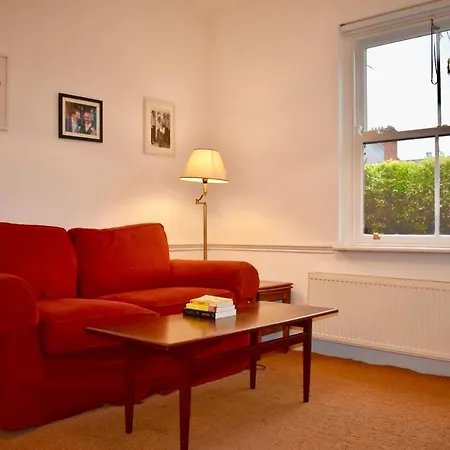 Beautiful 3 Bedroom Terraced House With Garden アパート ダブリン