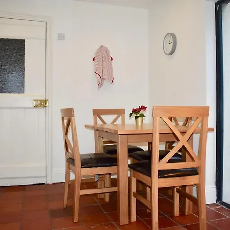 Beautiful 3 Bedroom Terraced House With Garden