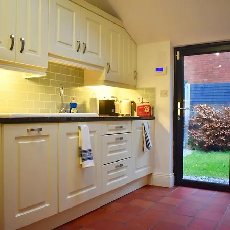 アパート Beautiful 3 Bedroom Terraced House With Garden ダブリン
